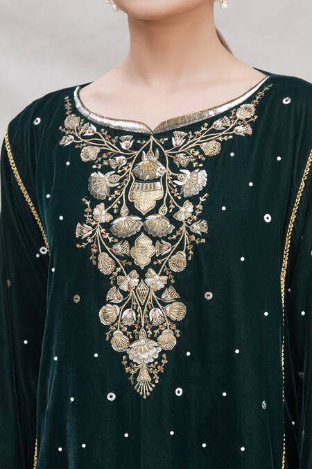 Ekta Singh_Green Organza, Velvet Round Embroidered Kurta Set _at_Aza_Fashions