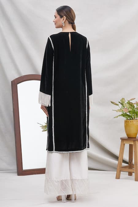 Ekta Singh Velvet Kurta Set 