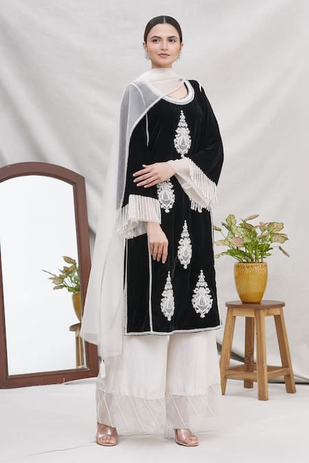 Ekta Singh Velvet Kurta Set 