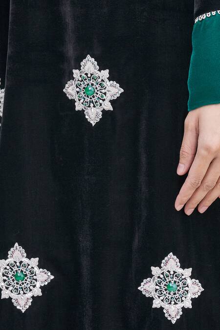 Ekta Singh_Black Velvet Round Panelled Kurta Set _at_Aza_Fashions