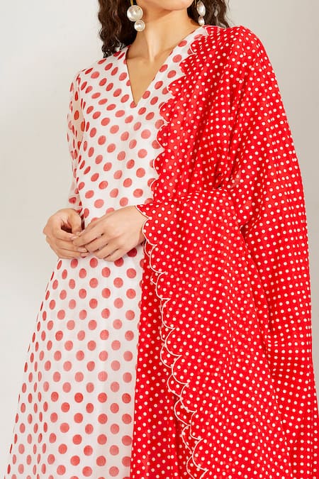 Label Earthen_White Cotton Mal, Organza Silk V Neck Polka Dot Print Kurta Set _at_Aza_Fashions
