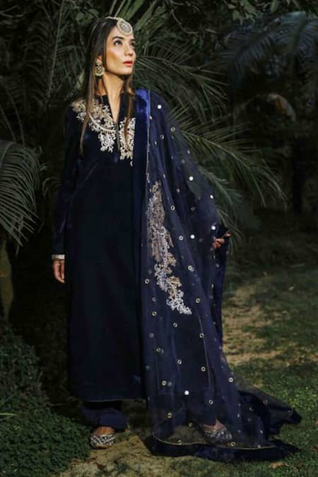Reynu Taandon Blue Velvet Notched Embroidered Kurta Set 
