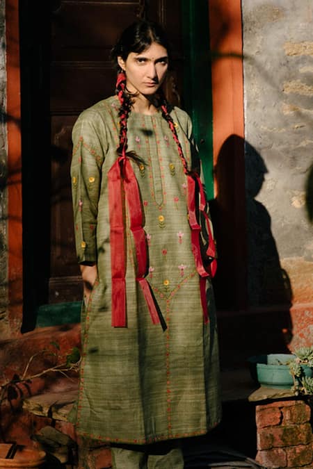 Buy_Label Earthen_Green Handloom Cotton Silk Round Kurta And Pant Set _Online_at_Aza_Fashions