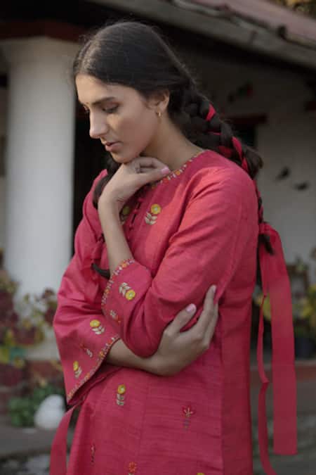 Label Earthen_Red Handloom Cotton Silk Round Kurta And Pant Set _Online_at_Aza_Fashions