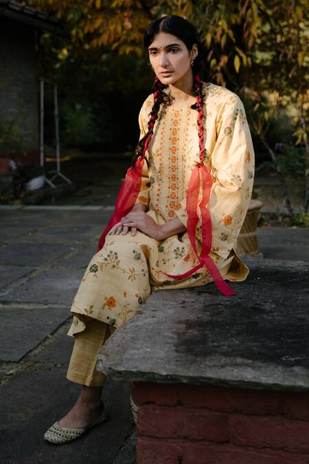 Buy_Label Earthen_Yellow Handloom Cotton Silk Round Kurta And Pant Set _Online_at_Aza_Fashions