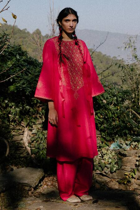 Shop_Label Earthen_Pink Kurta Pashmina  Salwar Chanderi Round Set _at_Aza_Fashions