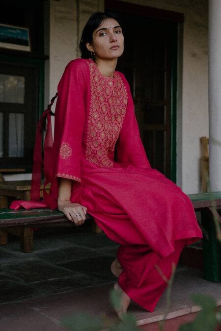 Label Earthen_Pink Kurta Pashmina  Salwar Chanderi Round Set _Online_at_Aza_Fashions