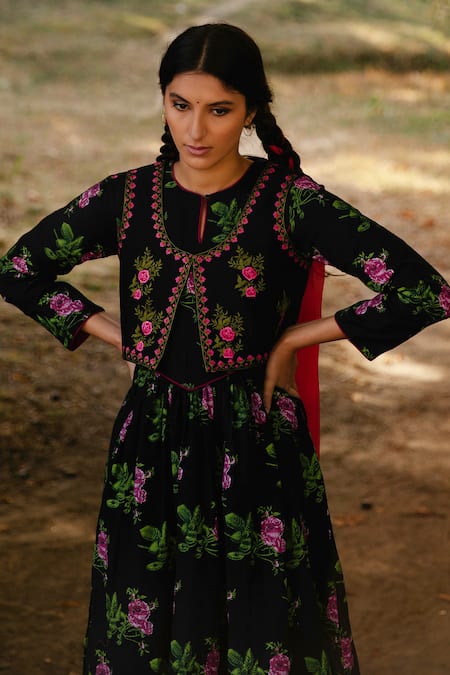 Label Earthen_Black Pashmina Silk Round Jacket And Kurta Set _Online_at_Aza_Fashions