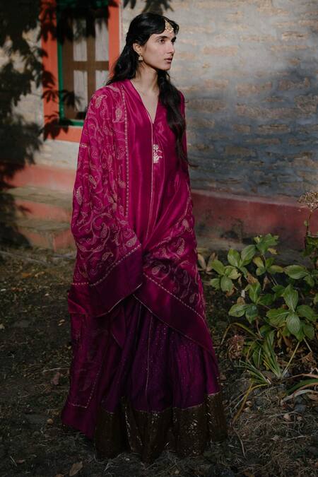 Label Earthen_Pink Kurta Brocade Lehenga Chanderi  Dupatta V Neck And Set _Online_at_Aza_Fashions