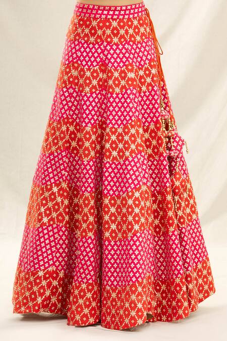 Shop_Vandana Sethi_Red Banarasi Chanderi Halter Bridal Lehenga Set_Online_at_Aza_Fashions