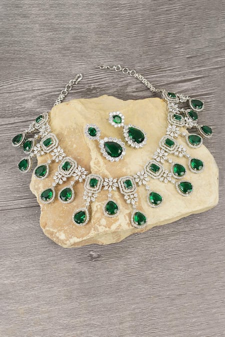 Auraa Trends Geometric Teardrop Crystal Necklace Set 