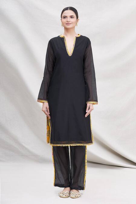 Shop Nikasha Black Round Straight Kurta Set Online at Aza Fashions Shop_Nikasha_Black Round Straight Kurta Set _Online_at_Aza_Fashions