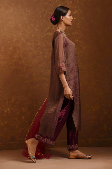Priti Prashant_Maroon Silk Organza, Handwoven Tissue Stripes, Mashru V Neck Kurta Set _Online_at_Aza_Fashions