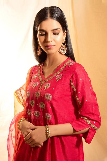 Priti Prashant Pink Organza, Handwoven Silk V Neck Kurta Set Online at Aza Fashions Priti Prashant_Pink Organza, Handwoven Silk V Neck Kurta Set _Online_at_Aza_Fashions