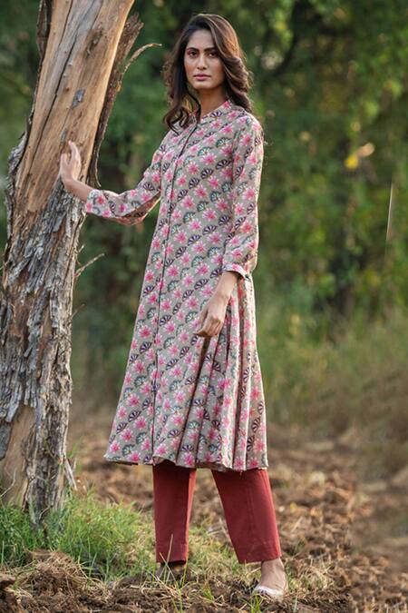 Rang Swati Vijaivargie_Beige Silk Chanderi Mandarin Collar Kurta And Pant Set _Online_at_Aza_Fashions