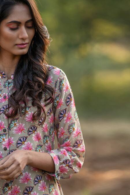 Buy_Rang Swati Vijaivargie_Beige Silk Chanderi Mandarin Collar Kurta And Pant Set _Online_at_Aza_Fashions