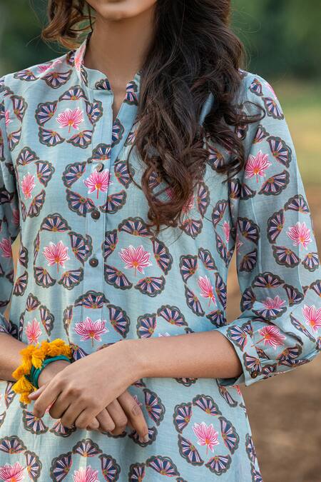 Rang Swati Vijaivargie_Grey Silk Chanderi Mandarin Collar Kurta And Pant Set _at_Aza_Fashions