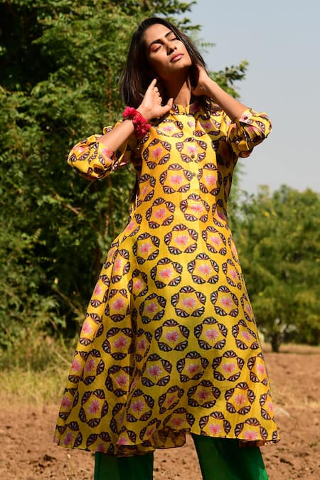 Rang Swati Vijaivargie_Yellow Silk Chanderi Mandarin Collar Kurta And Pant Set _Online_at_Aza_Fashions
