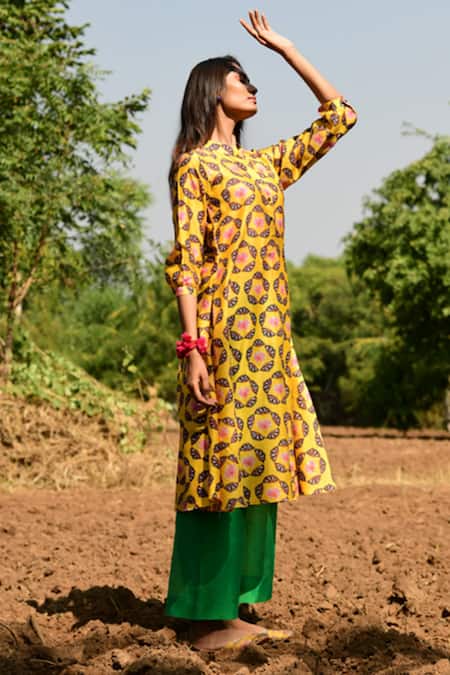 Buy_Rang Swati Vijaivargie_Yellow Silk Chanderi Mandarin Collar Kurta And Pant Set _Online_at_Aza_Fashions