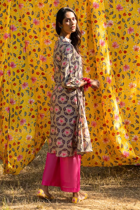 Rang Swati Vijaivargie_Beige Silk Chanderi Mandarin Collar Kurta And Pant Set _Online_at_Aza_Fashions