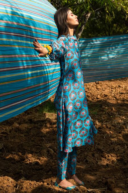 Rang Swati Vijaivargie_Blue Silk Chanderi Mandarin Collar Kurta And Pant Set _Online_at_Aza_Fashions