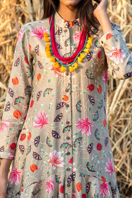 Rang Swati Vijaivargie_Beige Silk Chanderi Mandarin Collar Printed Dress _at_Aza_Fashions