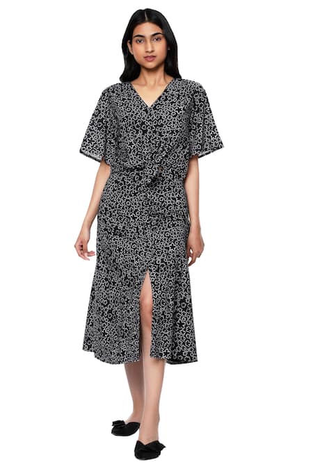 Ankita_Black Cotton V Neck Printed Skirt Set _Online_at_Aza_Fashions