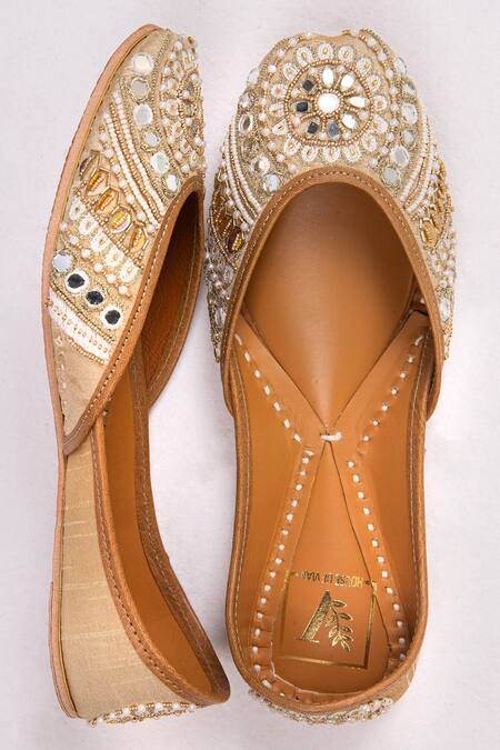 Buy_House Of Vian_Silver Zardozi Embroidered Juttis _Online_at_Aza_Fashions
