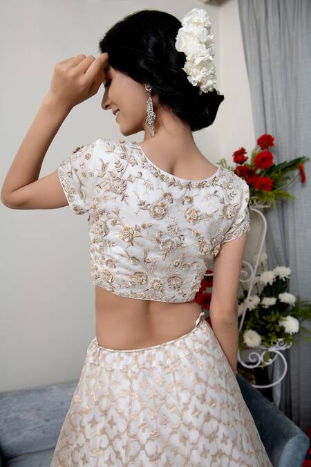 Buy_Asha Gautam_White Banarasi Zari Organza V Neck Lehenga Set_Online_at_Aza_Fashions