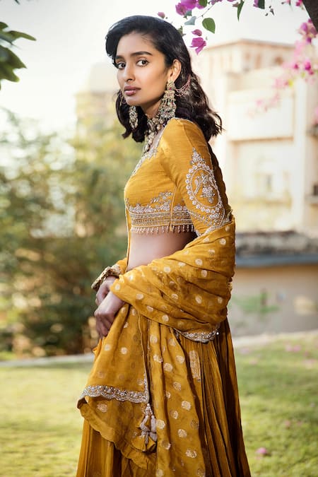 Buy Matsya Yellow Raw , Banarasi Chanderi Sweetheart Neck Lehenga Set Online at Aza Fashions Buy_Matsya_Yellow Raw , Banarasi Chanderi Sweetheart Neck Lehenga Set_Online_at_Aza_Fashions