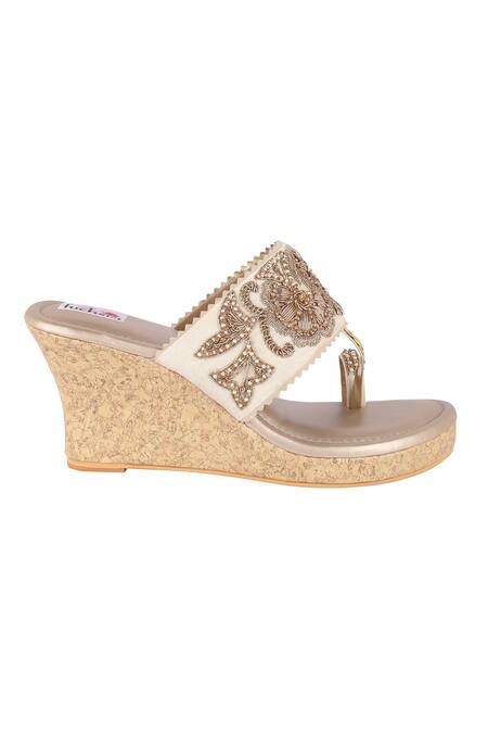 Buy_Fuchsia by aashaka mehta_Beige Embroidery Kolhapuri Wedges_Online_at_Aza_Fashions