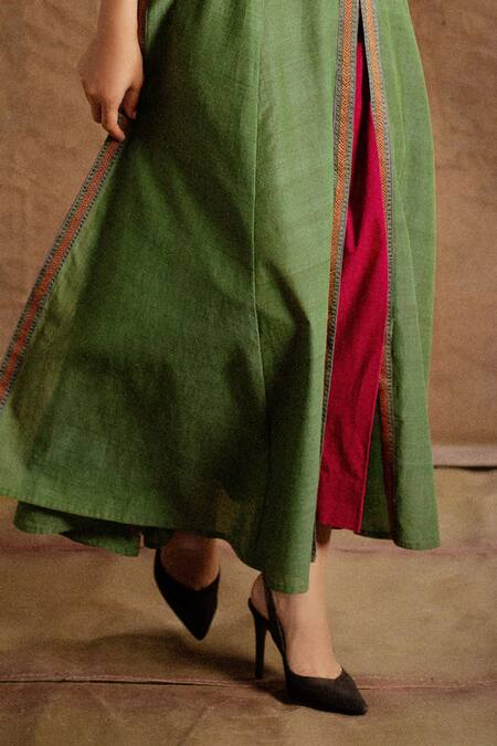 Latha Puttanna_Green Cotton Embroidery Round Pintuck Kurta And Pant Set _at_Aza_Fashions