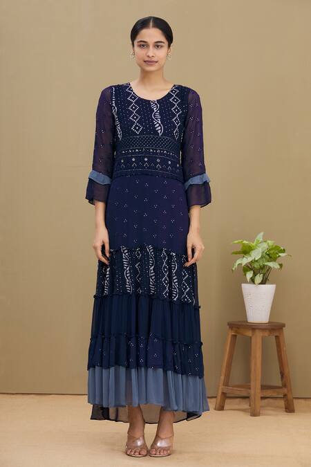 Nazaakat By Samara Singh_Blue Georgette Round Embroidered Kurta _Online_at_Aza_Fashions