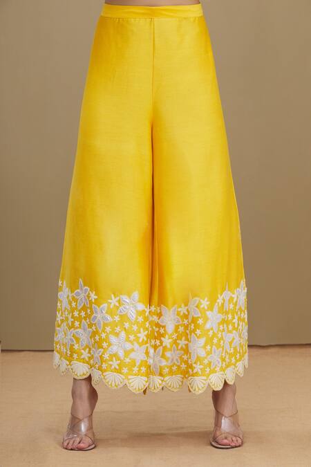 Surabhi Arya_Yellow Round Chanderi Embroidered Kurta Set_at_Aza_Fashions