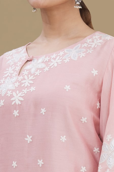 Surabhi Arya_Pink Round Chanderi Embroidered Kurta Set_at_Aza_Fashions