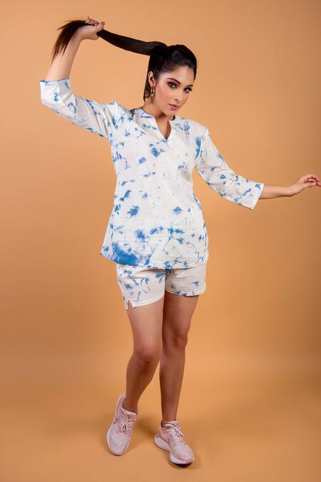 Buy_Priya Chaudhary_White Cotton Notched Tie-dye Top_Online_at_Aza_Fashions