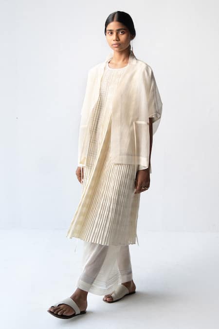 Urvashi Kaur Off White Kota Doria V-neck Zari Cotton Half Sleeve Jacket
