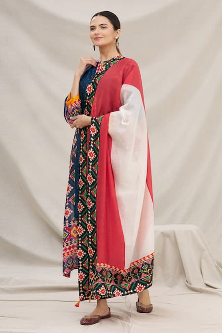 Shop Meghna Panchmatia Pink Chanderi Silk Dupatta at Aza Fashions Shop_Meghna Panchmatia_Pink Chanderi Silk Dupatta _at_Aza_Fashions