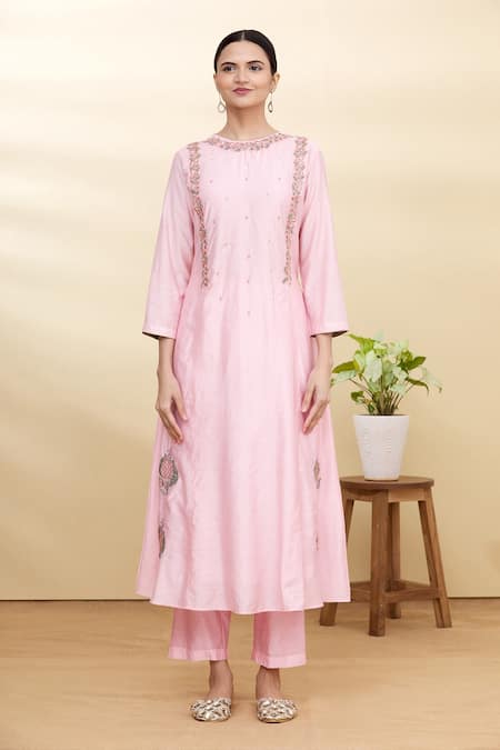 Samyukta Singhania_Pink Chanderi, Organza Embroidery Round Neck Embellished Kurta Set_Online_at_Aza_Fashions