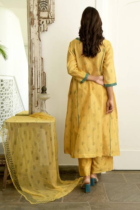 Shop_Taro_Yellow Kurta And Pant Handwoven Chanderi Silk Embroidery V Neck Set _at_Aza_Fashions