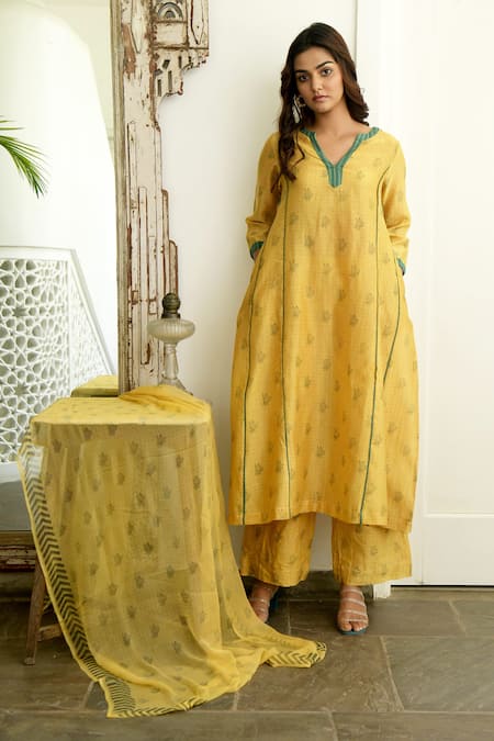 Taro_Yellow Kurta And Pant Handwoven Chanderi Silk Embroidery V Neck Set _Online_at_Aza_Fashions
