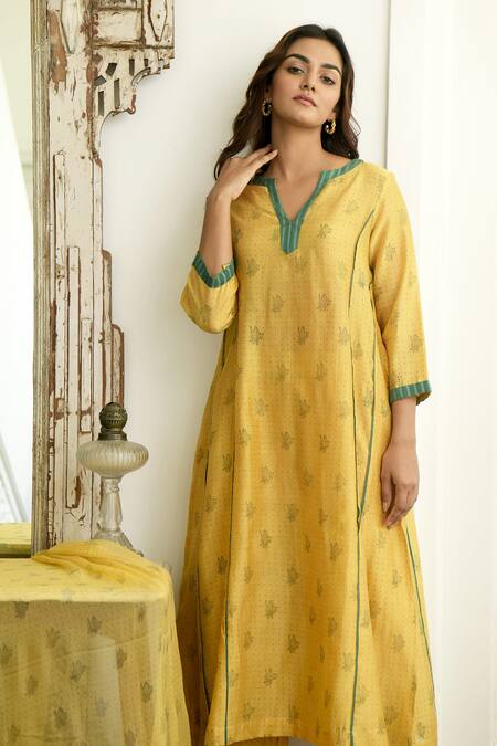 Buy_Taro_Yellow Kurta And Pant Handwoven Chanderi Silk Embroidery V Neck Set _Online_at_Aza_Fashions