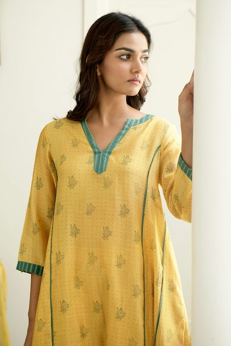 Shop_Taro_Yellow Kurta And Pant Handwoven Chanderi Silk Embroidery V Neck Set _Online_at_Aza_Fashions