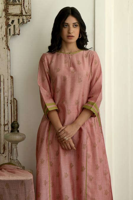 Taro_Pink Kurta And Pant Handwoven Chanderi Silk Embroidery Keyhole Set _Online_at_Aza_Fashions