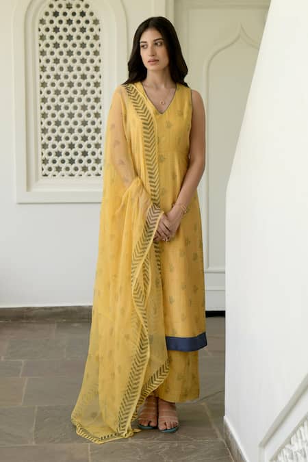 Shop_Taro_Yellow Kurta And Pant Handwoven Chanderi Silk Embroidery V Neck Set _at_Aza_Fashions