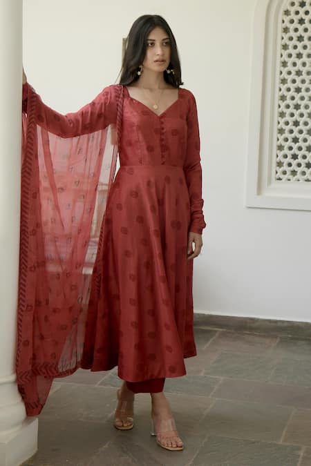 Buy Taro Red Anarkali And Pant Handwoven Chanderi Silk, Dupatta Chiffon Sweetheart Set Online at Aza Fashions Buy_Taro_Red Anarkali And Pant Handwoven Chanderi Silk, Dupatta Chiffon Sweetheart Set _Online_at_Aza_Fashions