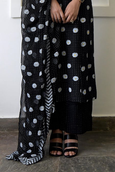Taro Black Dupatta Chiffon, Kurta Handwoven Cotton Silk, Pant Mulmul Set at Aza Fashions Taro_Black Dupatta Chiffon, Kurta Handwoven Cotton Silk, Pant Mulmul Set _at_Aza_Fashions