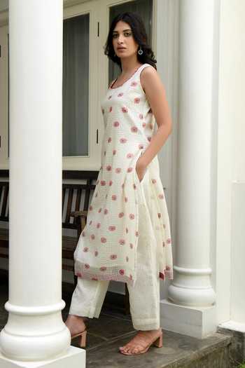 Taro_White Handwoven Cotton Scoop Neck Kurta_Online_at_Aza_Fashions