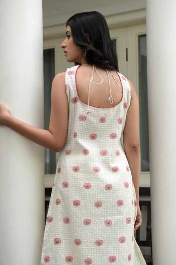 Taro_White Handwoven Cotton Scoop Neck Kurta_at_Aza_Fashions