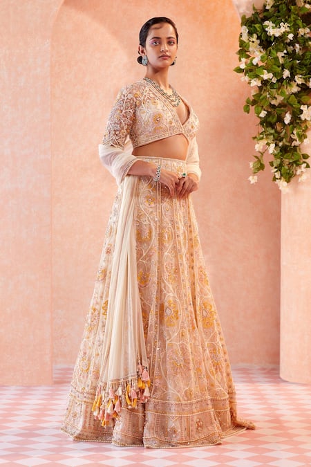21+ Ravishing Orange Colour Lehengas for Brides of 2020 | Orange lehenga,  Designer lehenga choli, Latest lehenga designs